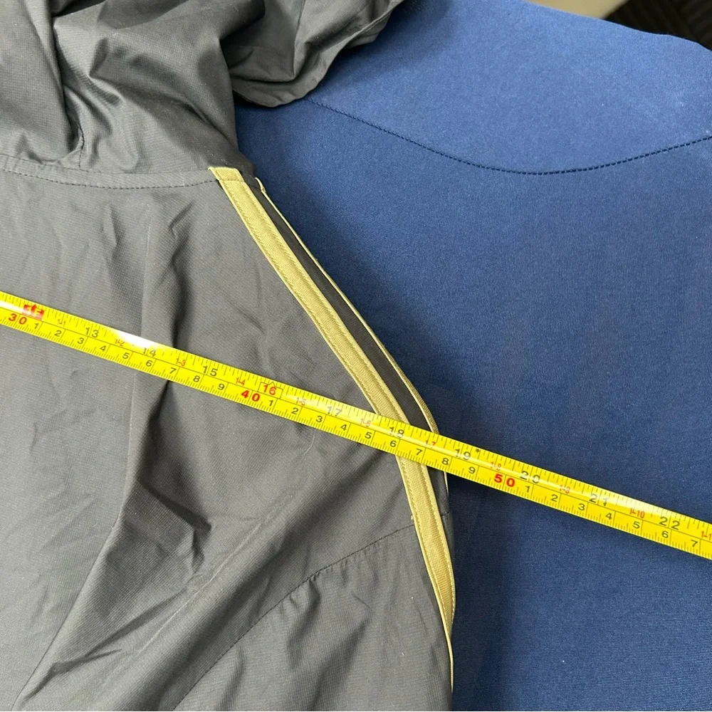 Adidas‎ Men's Black and Gold Juventus Windbreaker